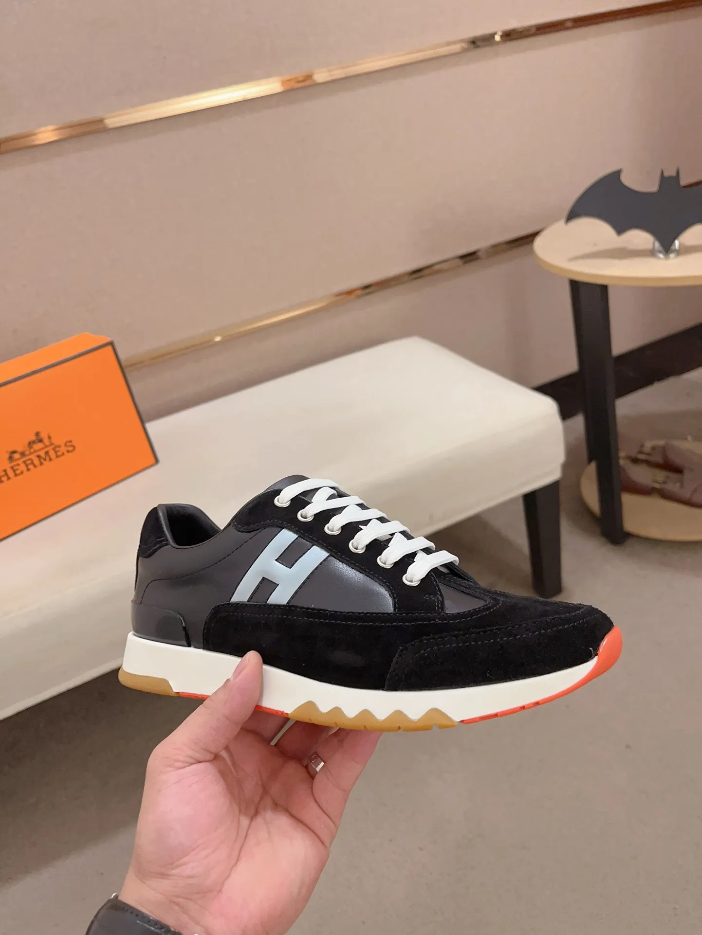 Ex-factory price: 500💰《HERMES》【Classic original single version】Hermès; top 🔝purchasing agent🔍🔍men's latest 🇺🇸sold simultaneously, original imported from Italy ▲▲first-layer cowhide ▲▲ (high-end, nobility and class) ) Exquisite workmanship (Italian 🇮🇹 imported water-dyed 🐂 cowhide lining) sole: original sole provided by the original factory, ⚠️exclusive double-layer activity·TPR·rubber·combined molded outsole; super comfortable·wear-resistant·non-slip·environmental protection The real thing is more beautiful when photographed in kind (high quality, following orders), you can come in and out at will * Number of yards: 38·39·40·41·42·43·44# (can be customized 45.)